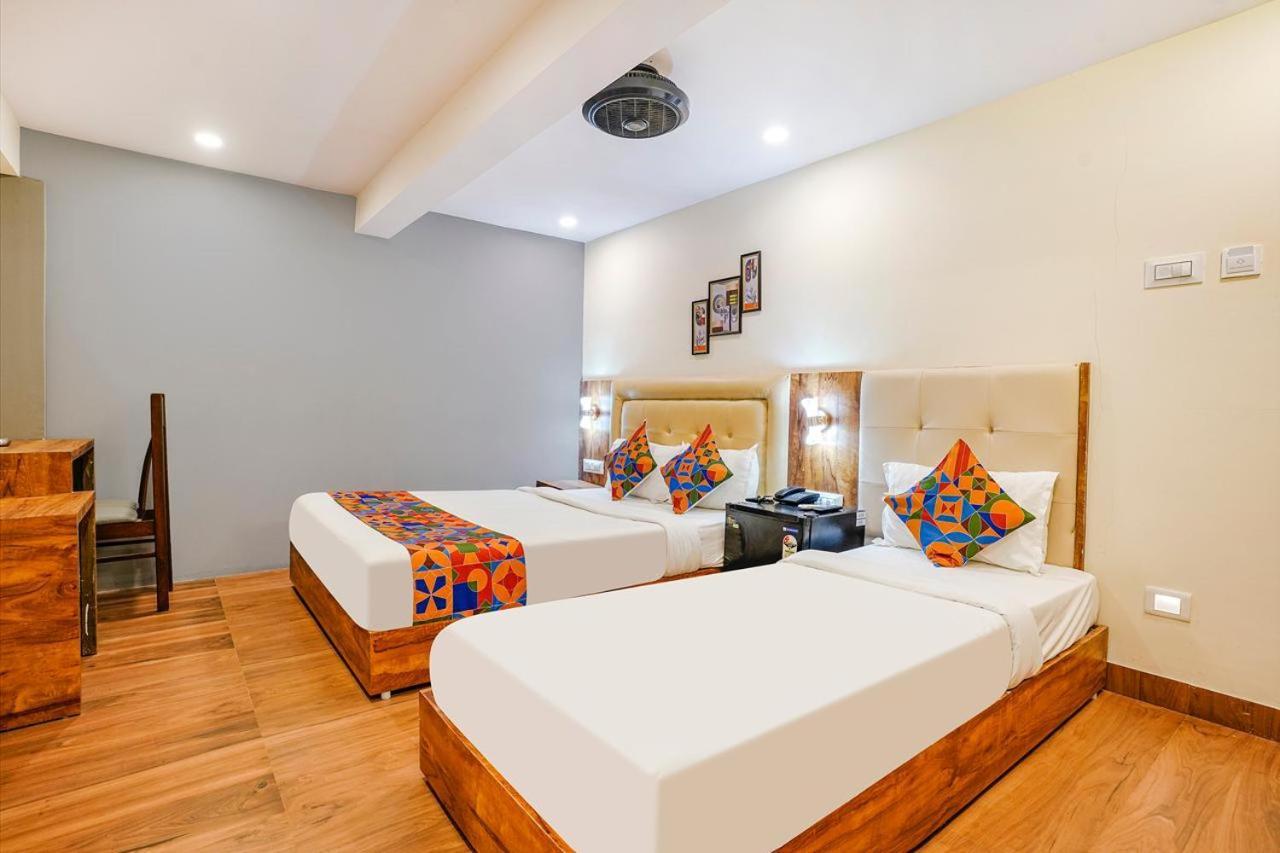 Hotel Z-A-R-A Park Goregaon West Mumbai Bagian luar foto