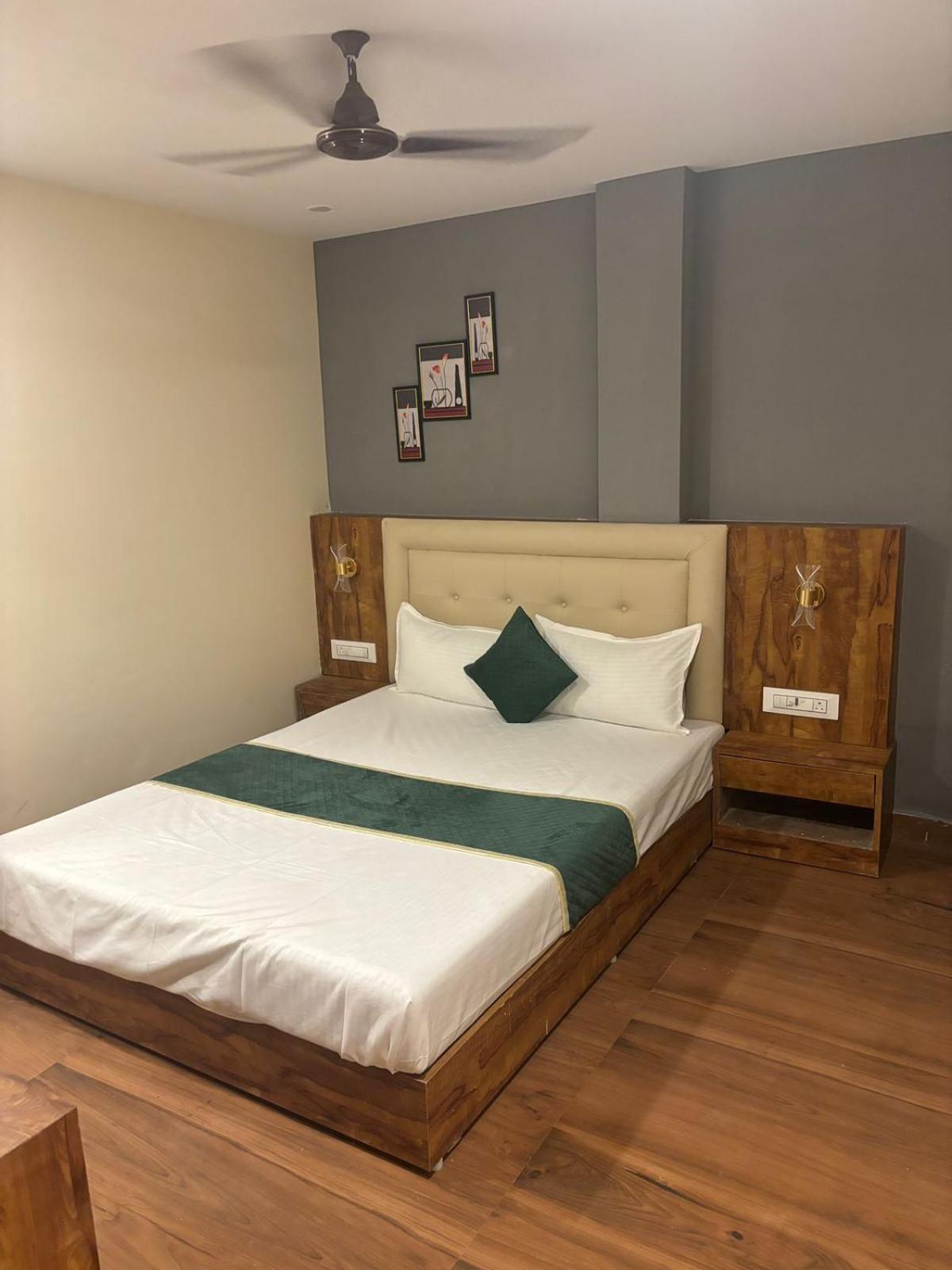 Hotel Z-A-R-A Park Goregaon West Mumbai Bagian luar foto